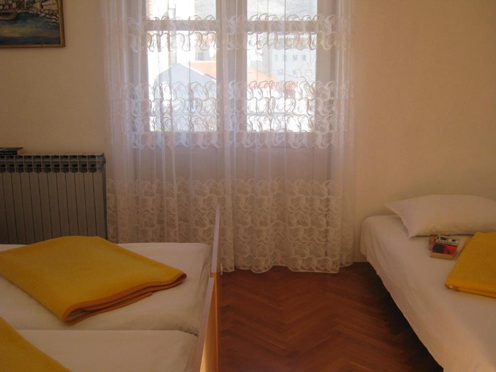 Apartment And Artemida *