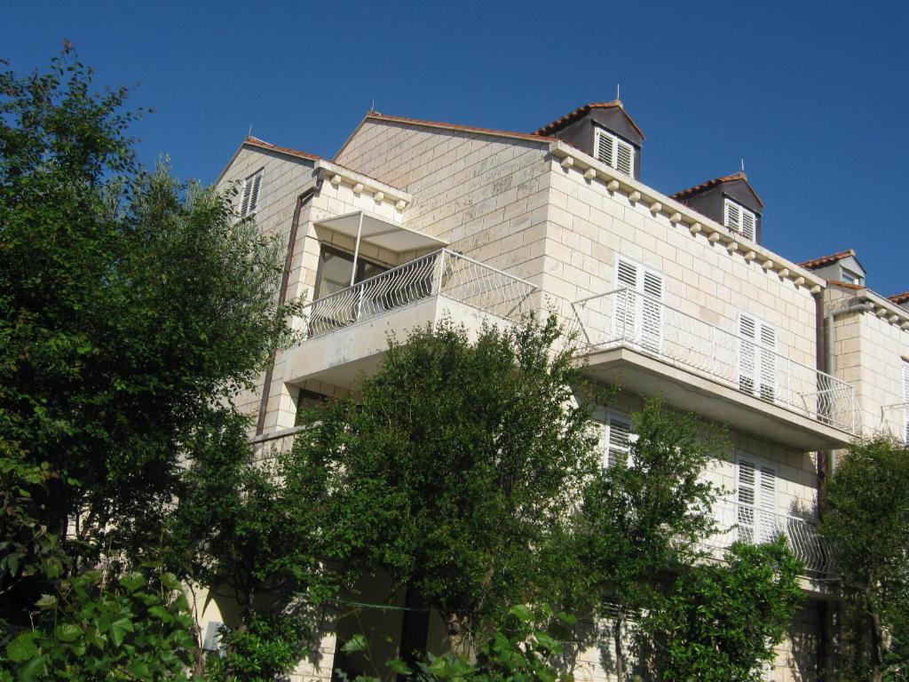 And Artemida Apartment *