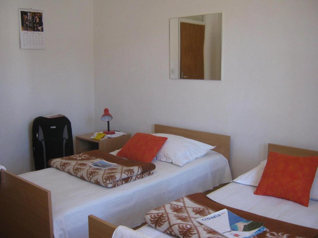 Apartment And Artemida *
