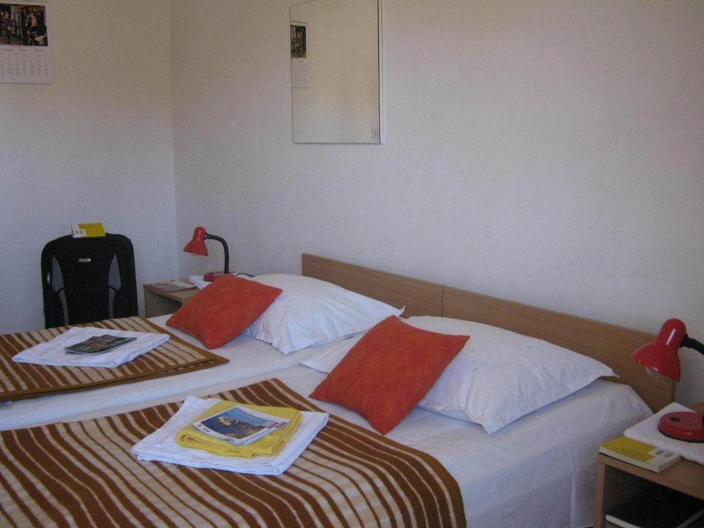 Apartments&rooms Artemida *